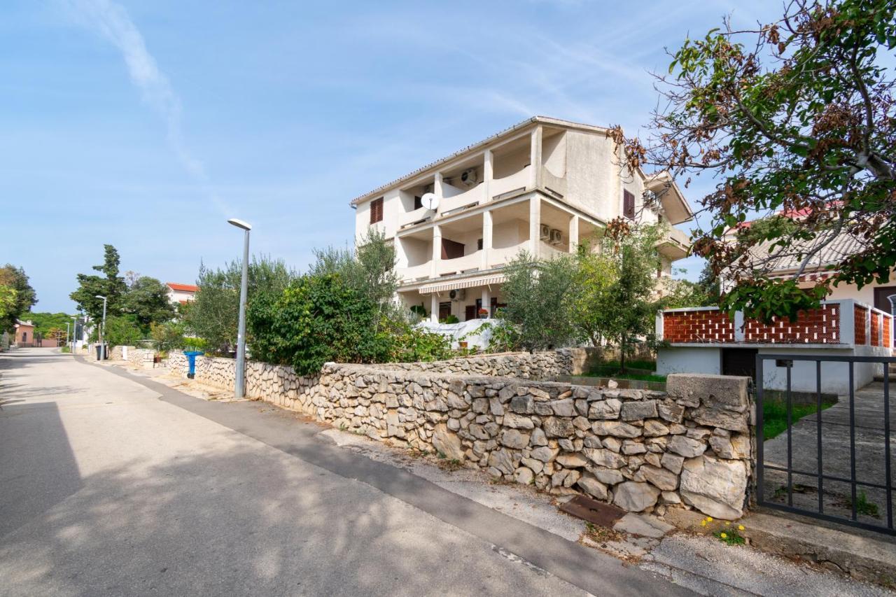Apartments By The Sea Mandre, Pag - 3084 كولان المظهر الخارجي الصورة