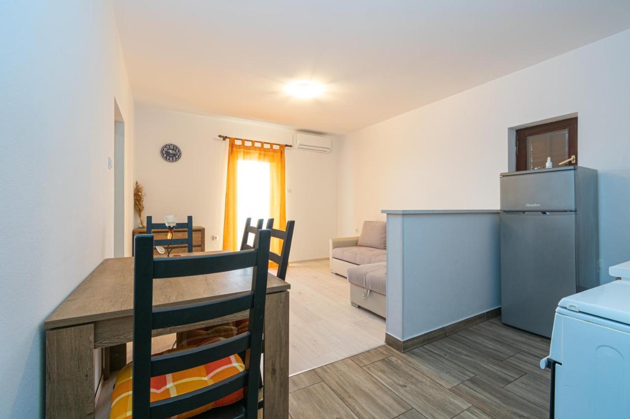 Apartments By The Sea Mandre, Pag - 3084 كولان المظهر الخارجي الصورة
