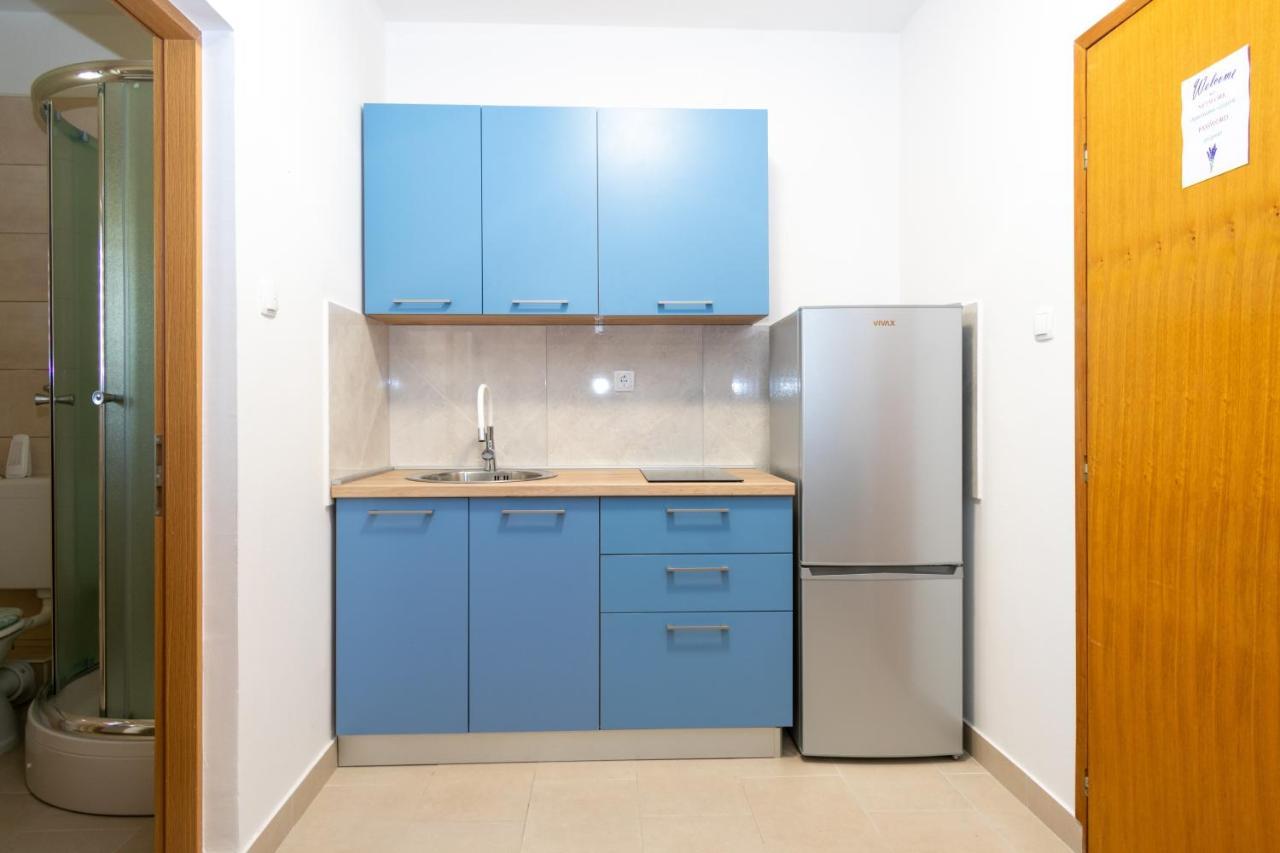 Apartments By The Sea Mandre, Pag - 3084 كولان المظهر الخارجي الصورة