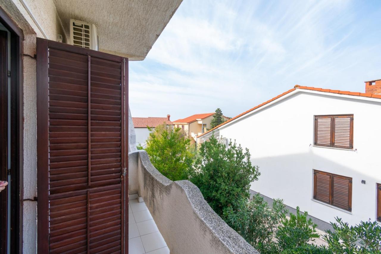 Apartments By The Sea Mandre, Pag - 3084 كولان المظهر الخارجي الصورة