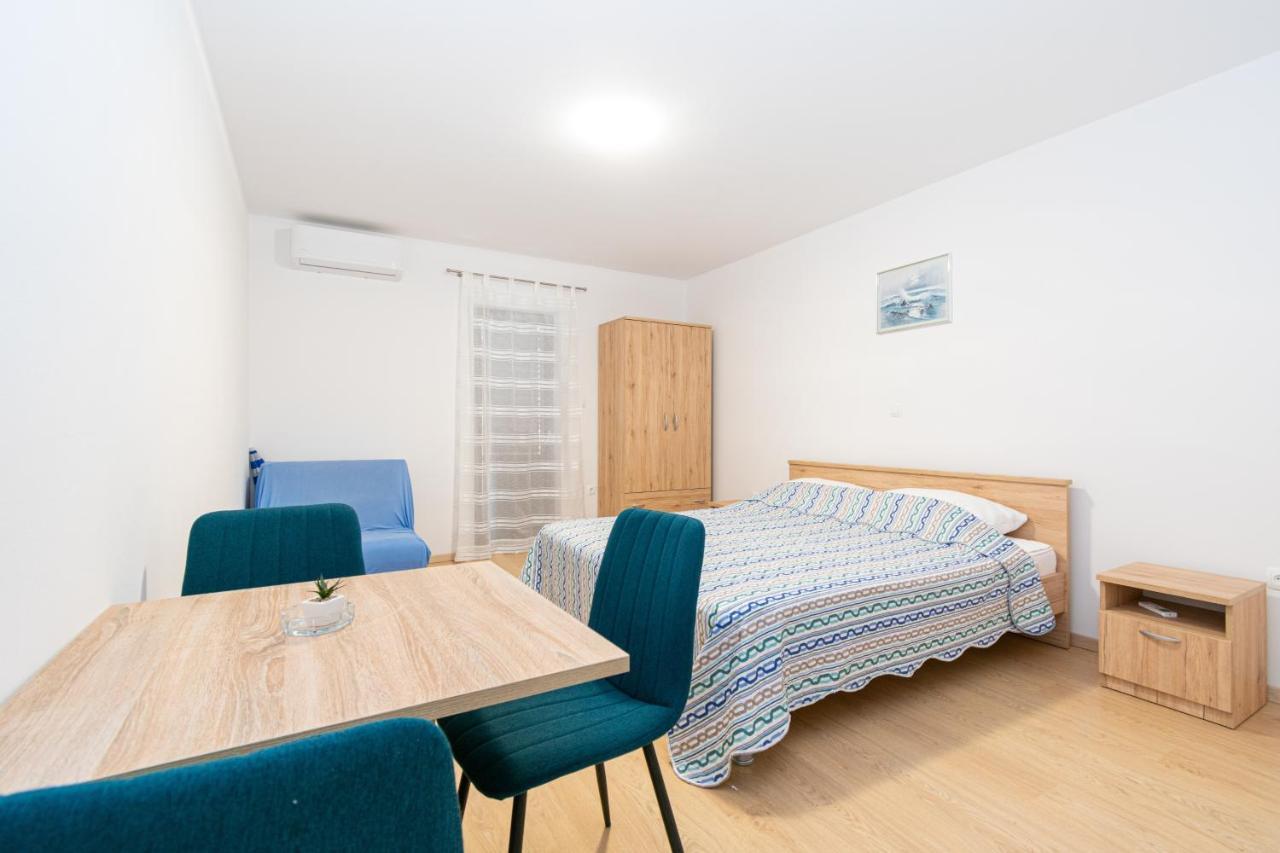 Apartments By The Sea Mandre, Pag - 3084 كولان المظهر الخارجي الصورة