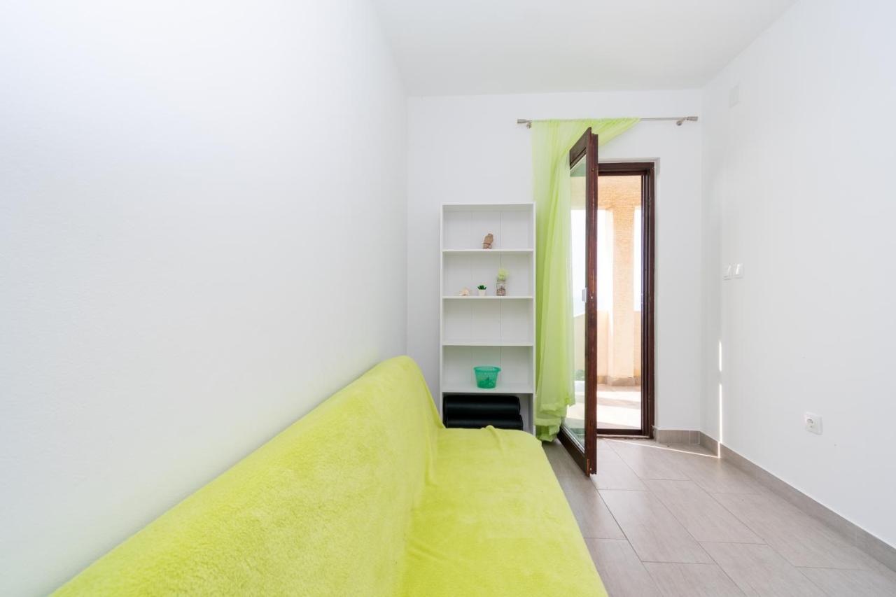 Apartments By The Sea Mandre, Pag - 3084 كولان المظهر الخارجي الصورة