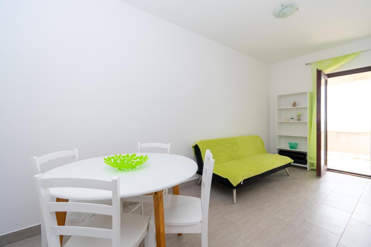Apartments By The Sea Mandre, Pag - 3084 كولان المظهر الخارجي الصورة