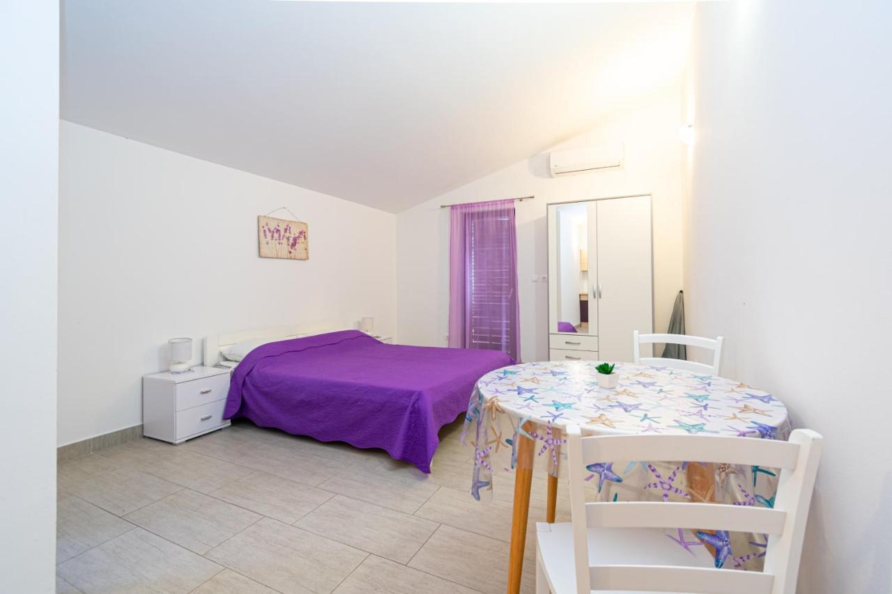 Apartments By The Sea Mandre, Pag - 3084 كولان المظهر الخارجي الصورة
