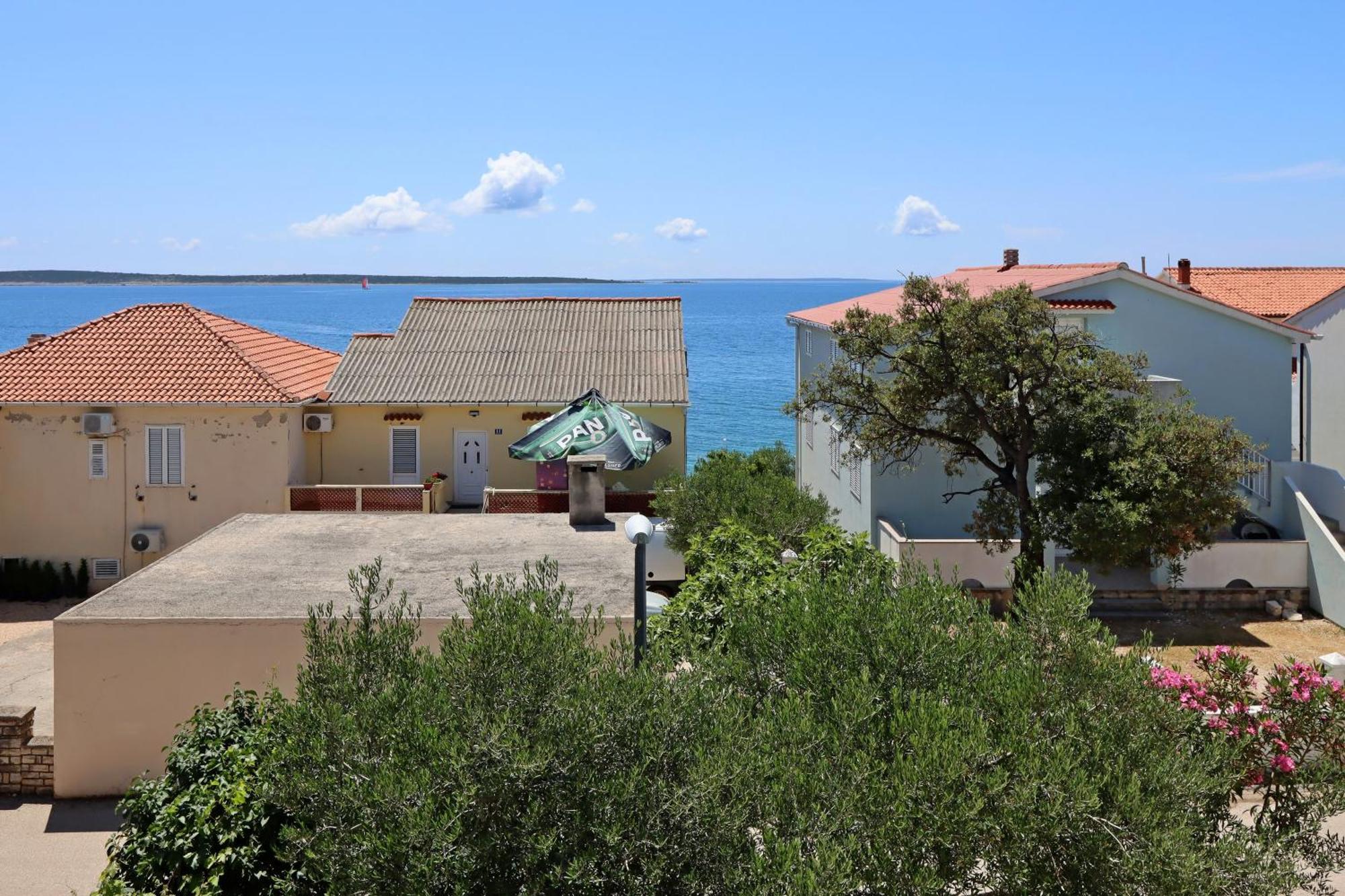 Apartments By The Sea Mandre, Pag - 3084 كولان المظهر الخارجي الصورة