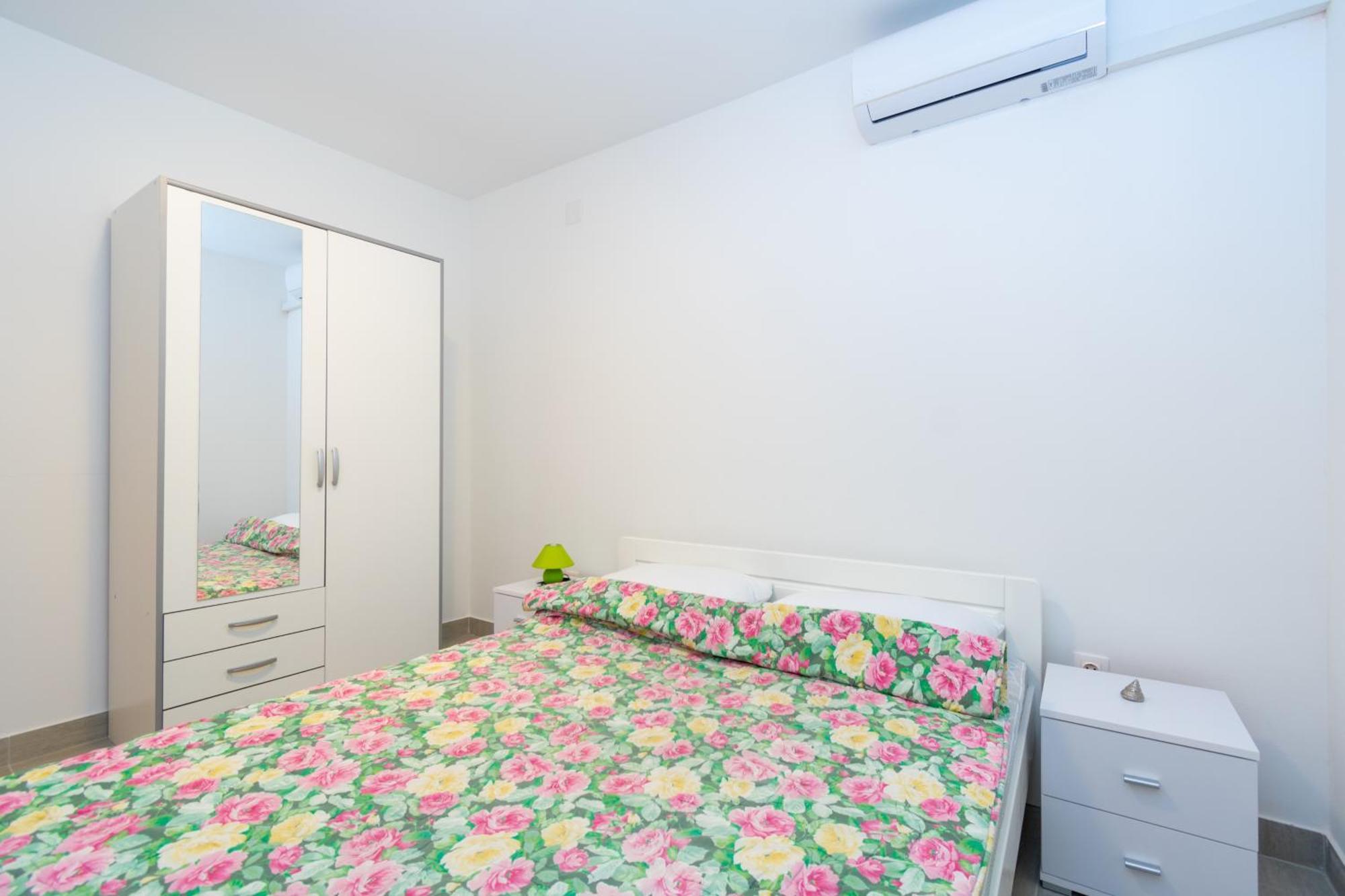 Apartments By The Sea Mandre, Pag - 3084 كولان الغرفة الصورة